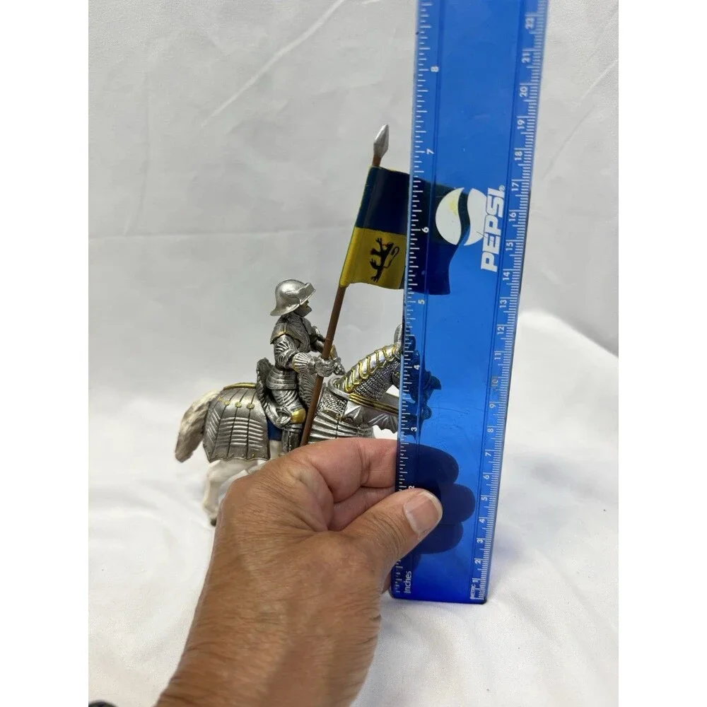 Schleich Knight Flag Bearer On White Horse With Sword 70008 Blue Yellow Flag